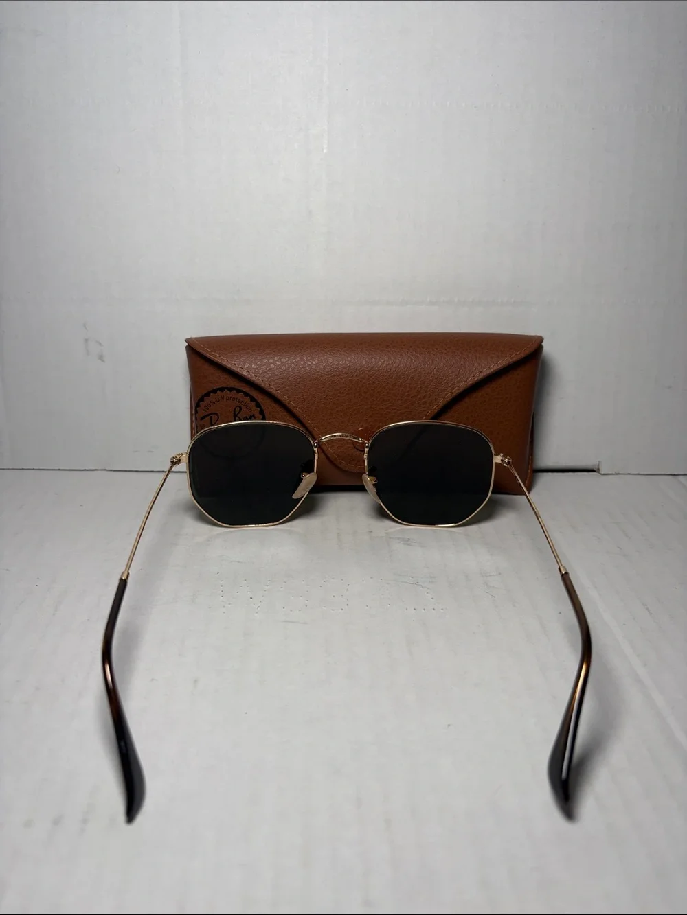 Ray-Ban Men's Gold Frame Sunglasses with Dark Green Lenses and Brown Case